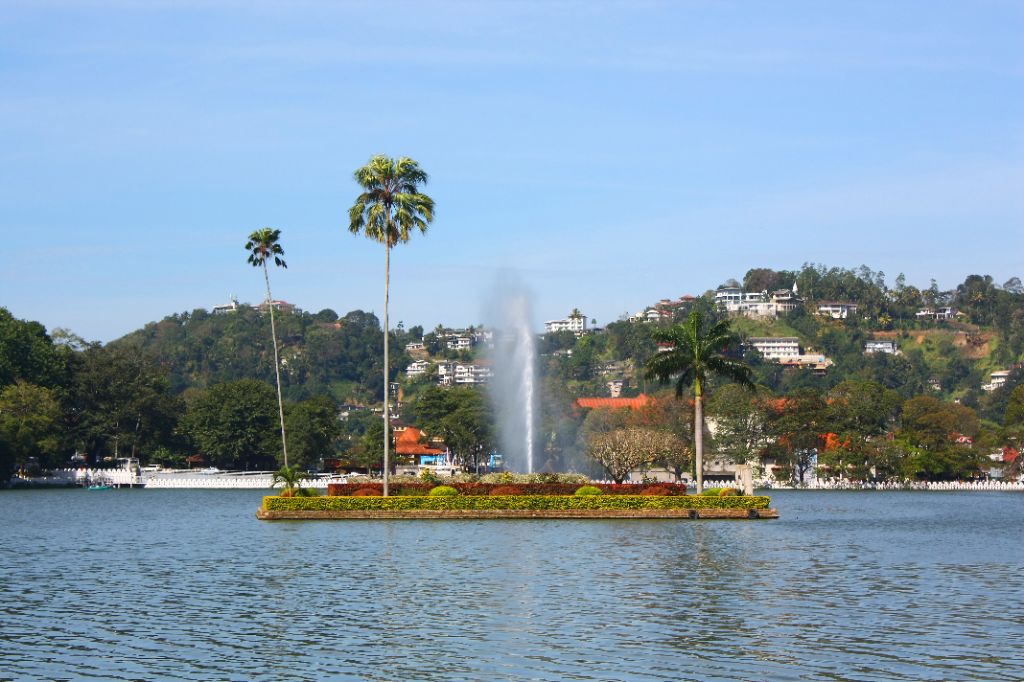 kandy lake